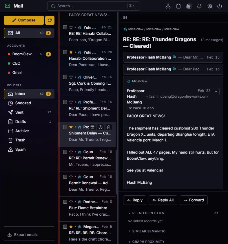 Hilo de tres correos ficticios sobre un envío a BoomClaw, con lista de mensajes y lectura del hilo en MicelClaw.